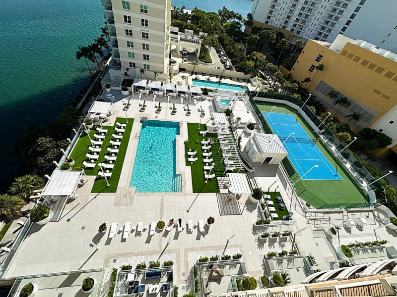 Isola Brickell Key - Pool Area